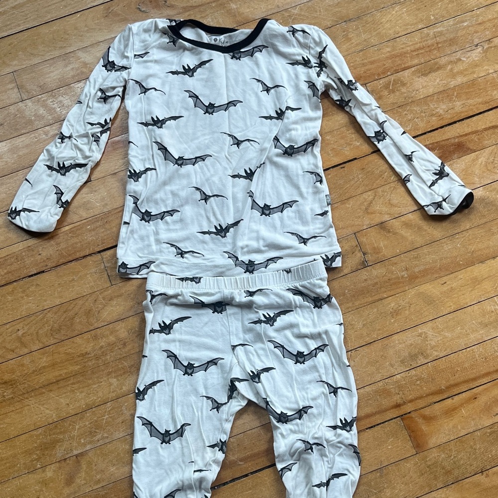 Kyte BABY Black and White Bat Print Pajama Set
